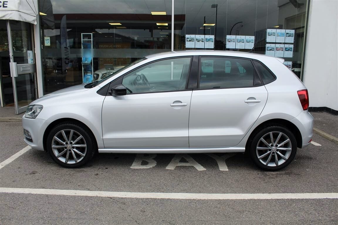 Used Volkswagen Polo 2015 for sale - 76352083: Photo 2