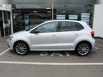Used Volkswagen Polo 2015 for sale - 76352083: Photo