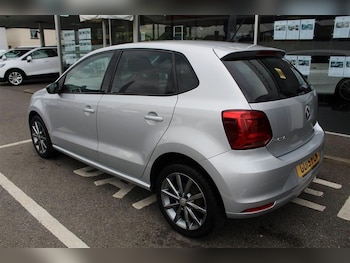 Used Volkswagen Polo 2015 for sale - 76352083: Photo