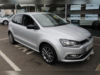 Used Volkswagen Polo 2015 for sale - 76352083: Photo