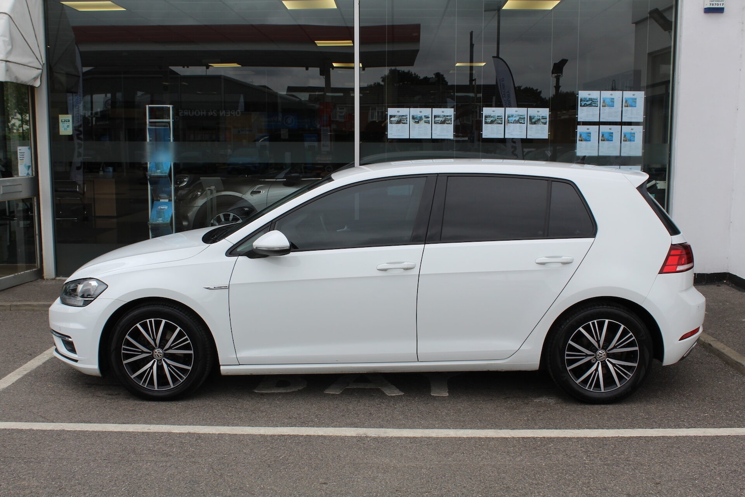 Used Volkswagen Golf 2019 for sale - 76352065: Photo 2