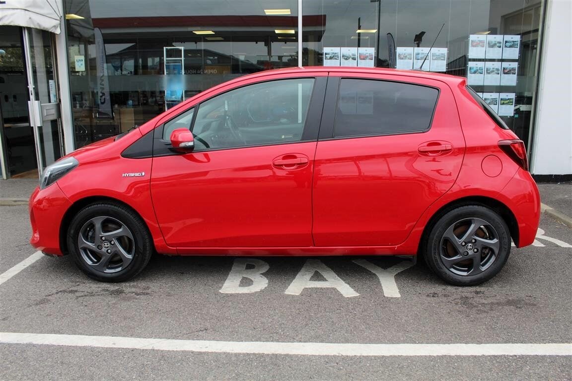 Used Toyota Yaris 2017 for sale - 76352095: Photo 2