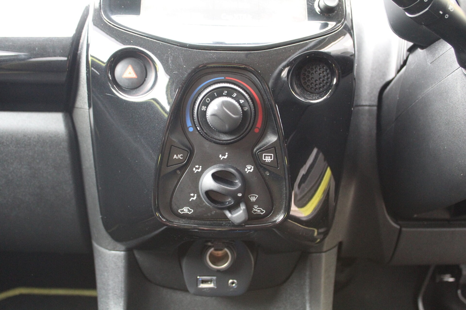 Used Toyota AYGO 2016 for sale - 76352077: Photo 17