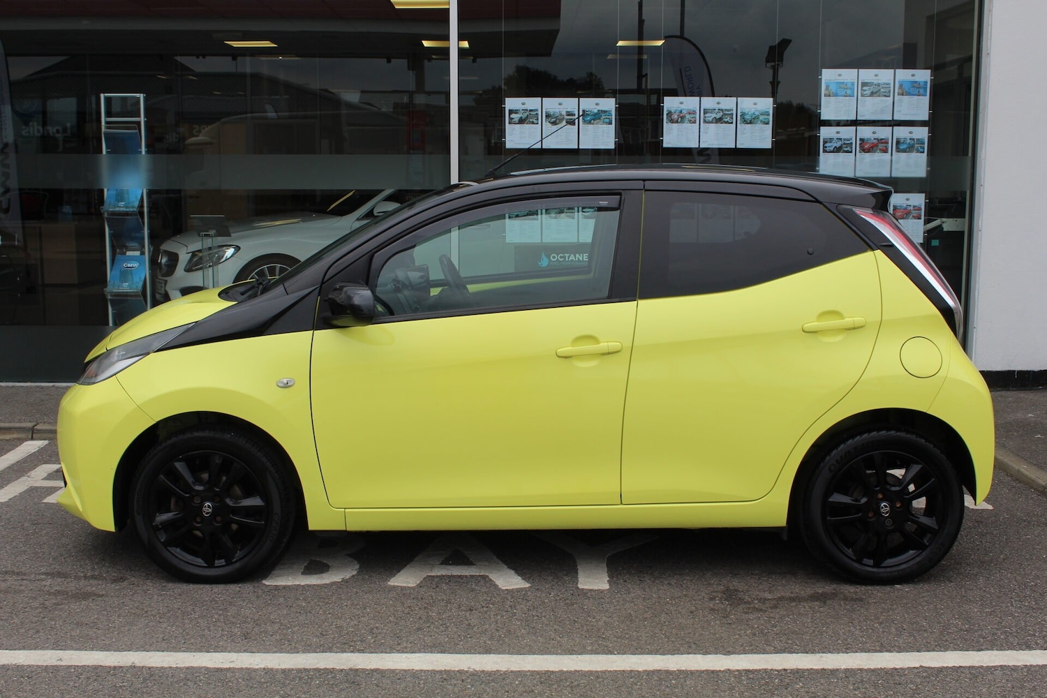 Used Toyota AYGO 2016 for sale - 76352077: Photo 2