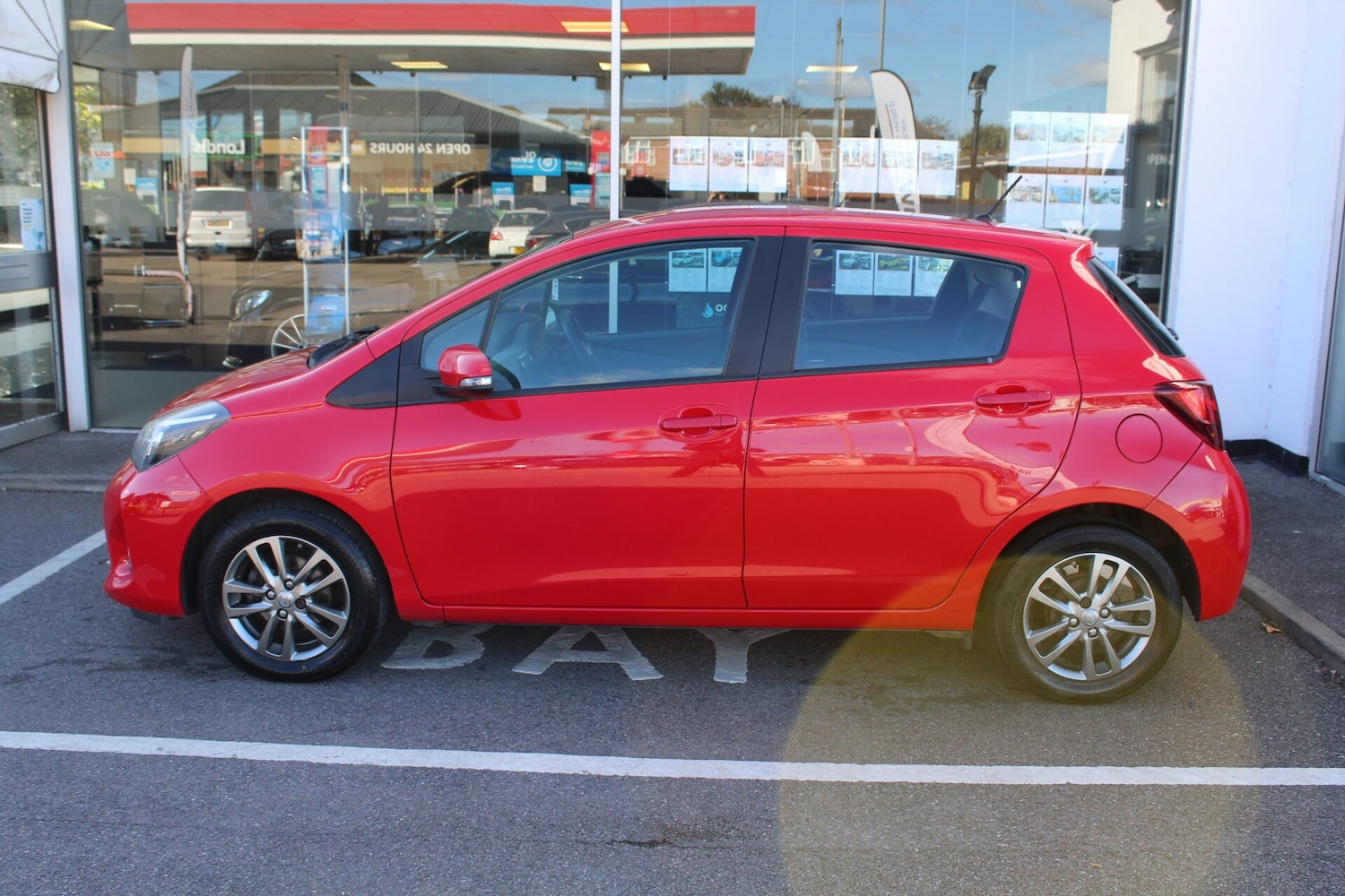 Used Toyota Yaris 2015 for sale - 76357450: Photo 2