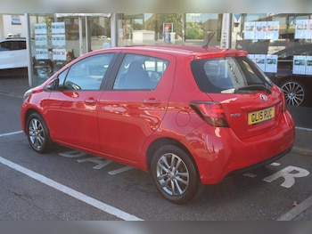 Used Toyota Yaris 2015 for sale - 76357450: Photo