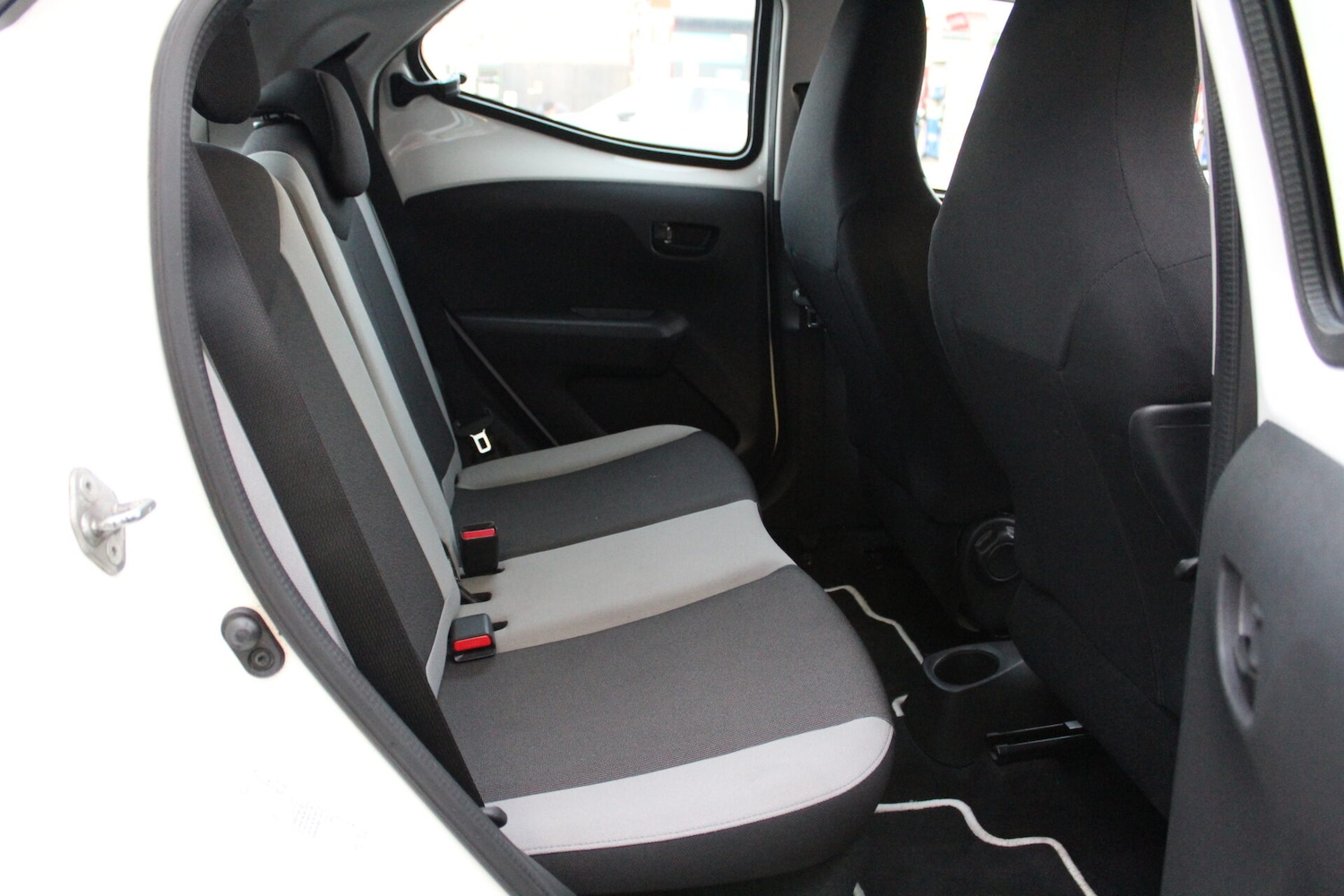 Used Toyota AYGO 2014 for sale - 76488540: Photo 23