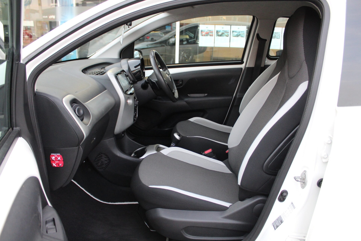 Used Toyota AYGO 2014 for sale - 76488540: Photo 28