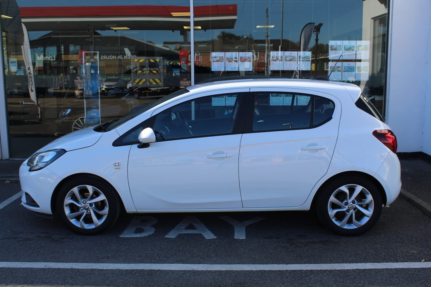 Used Vauxhall Corsa 2016 for sale - 76357474: Photo 2