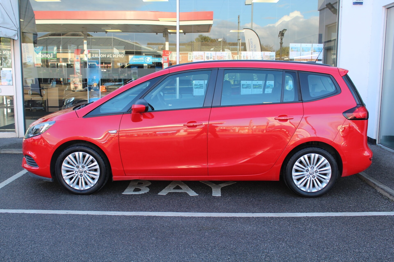 Used Vauxhall Zafira 2017 for sale - 76374265: Photo 2