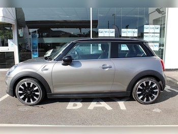 Used MINI Hatch 2019 for sale - 76352086: Photo