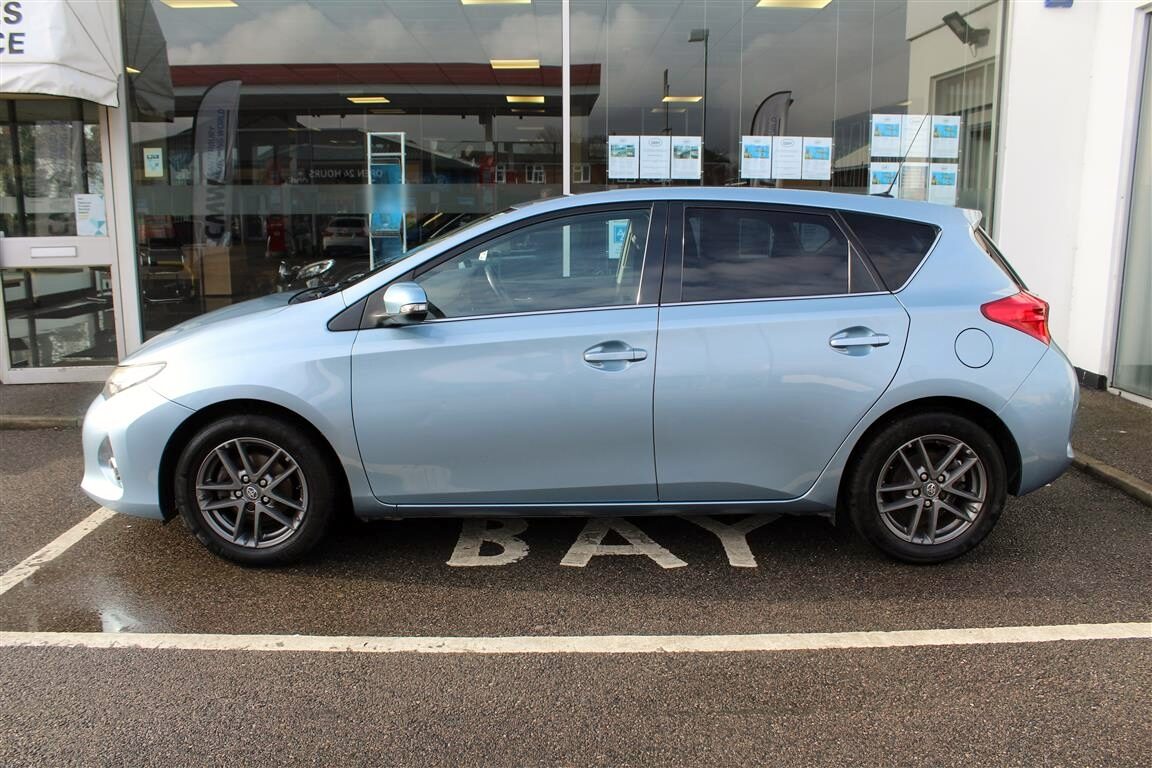 Used Toyota Auris 2015 for sale - 77844806: Photo 2