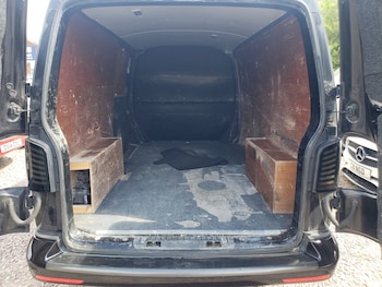 Used Volkswagen Transporter 2015 for sale - 79111594: Photo