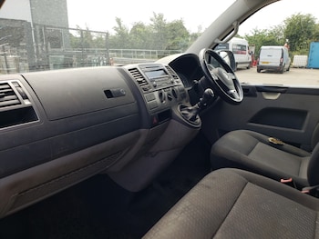 Used Volkswagen Transporter 2015 for sale - 79042934: Photo