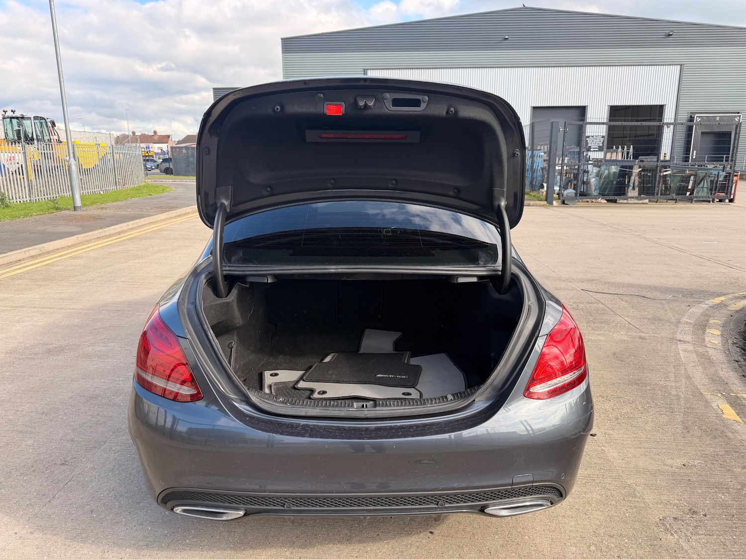 Used Mercedes-Benz C Class 2015 for sale - 78081301: Photo 11