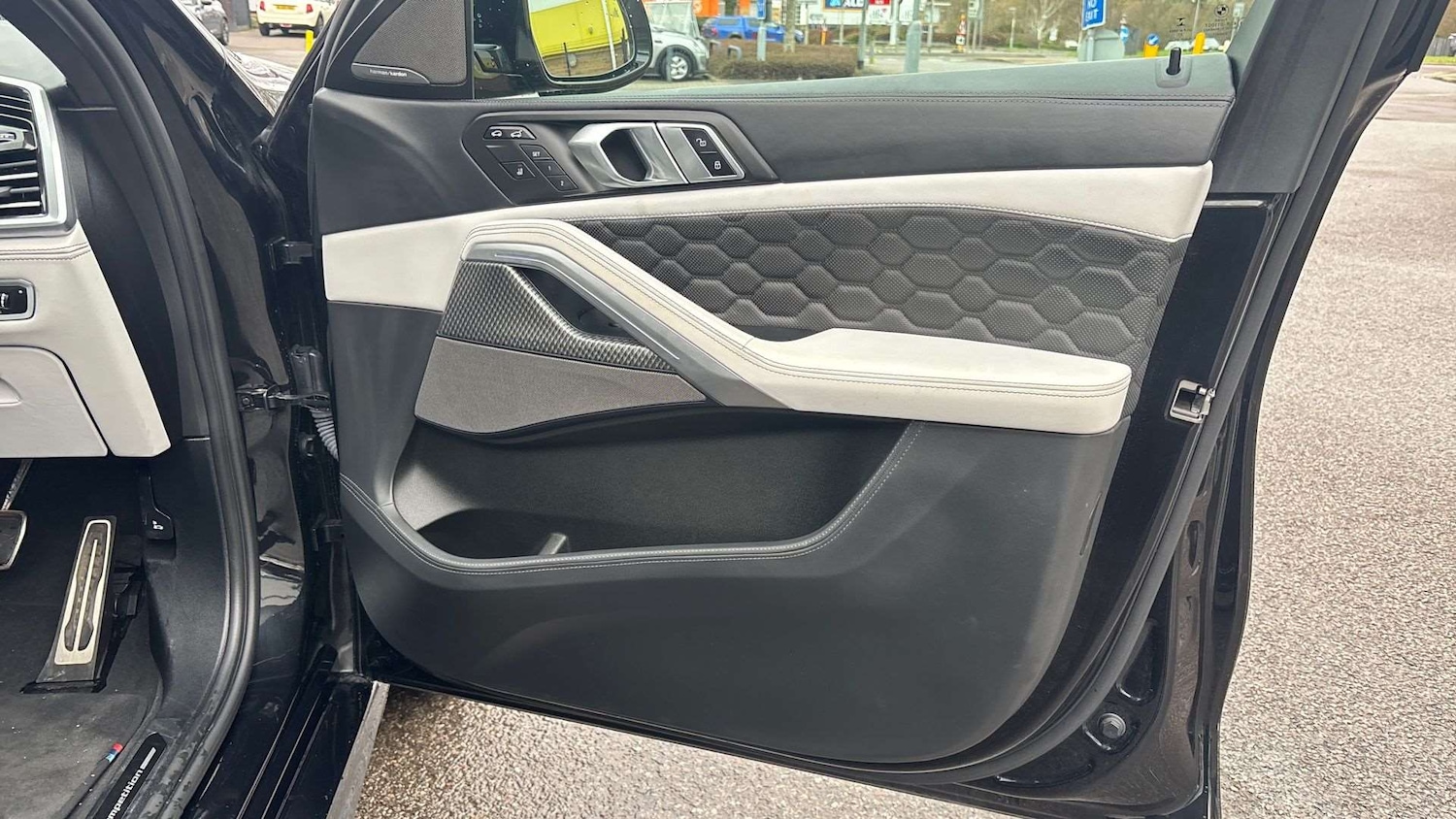 Used BMW x6 M 2022 for sale - 77526812: Photo 27