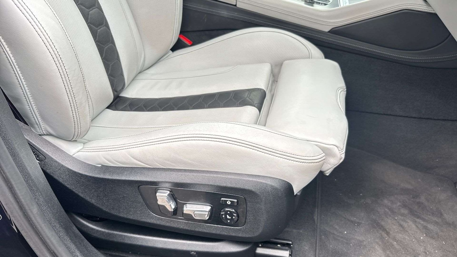 Used BMW x6 M 2022 for sale - 77526812: Photo 28