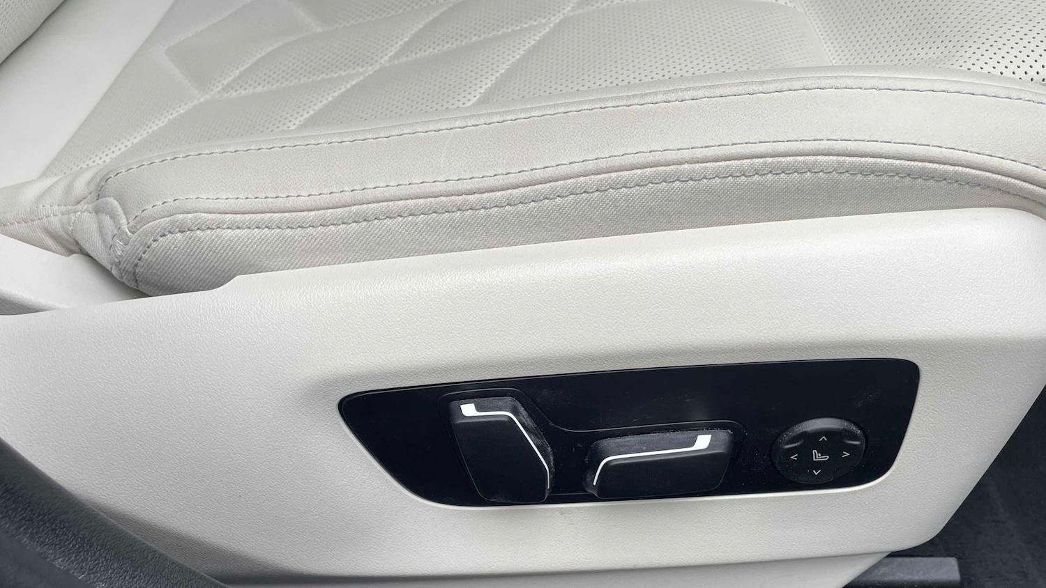 Used BMW 5 Series 2024 for sale - 77233125: Photo 30