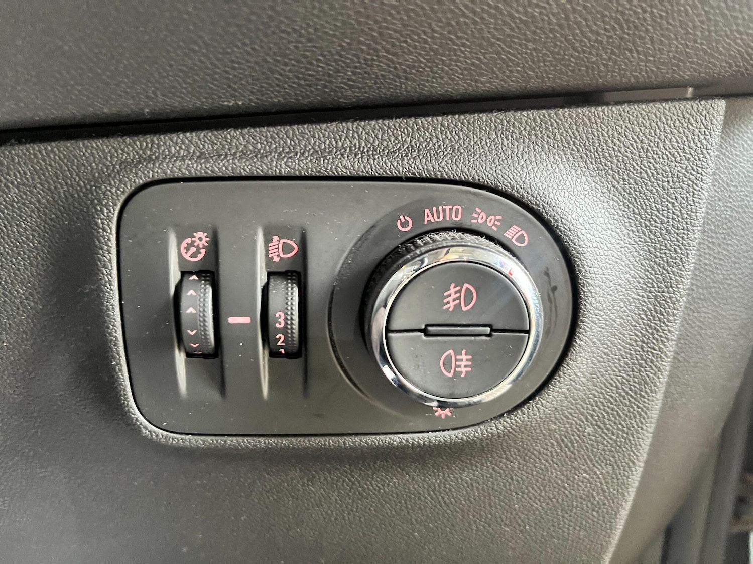 Used Vauxhall Corsa 2016 for sale - 77231680: Photo 39