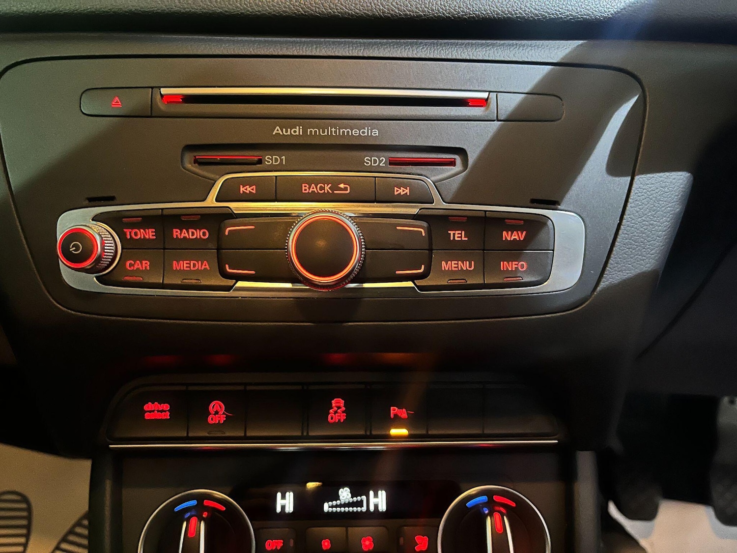 Used Audi Q3 2015 for sale - 77229605: Photo 43