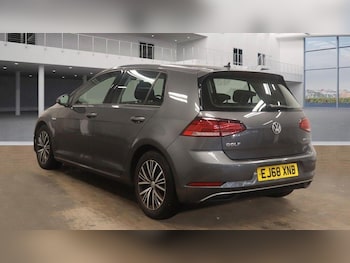 Used Volkswagen Golf 2018 for sale - 76432514: Photo