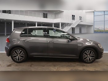 Used Volkswagen Golf 2018 for sale - 76432514: Photo