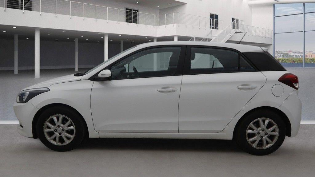 Used Hyundai i20 2017 for sale - 77956996: Photo 3