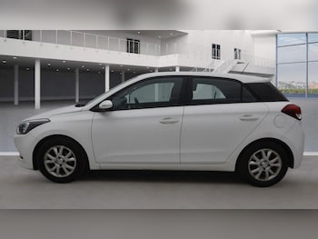 Used Hyundai i20 2017 for sale - 77956996: Photo