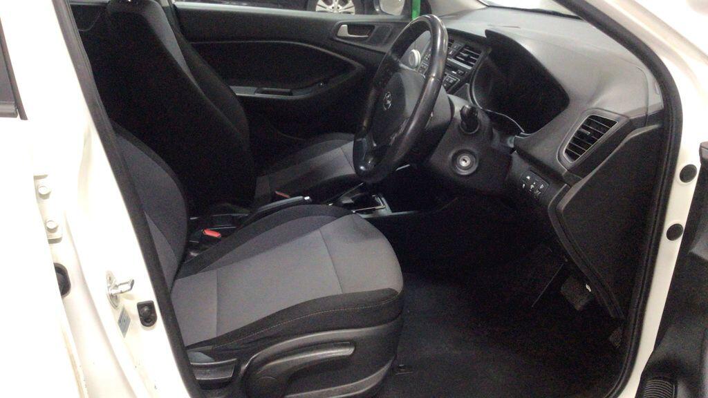 Used Hyundai i20 2017 for sale - 77956996: Photo 5