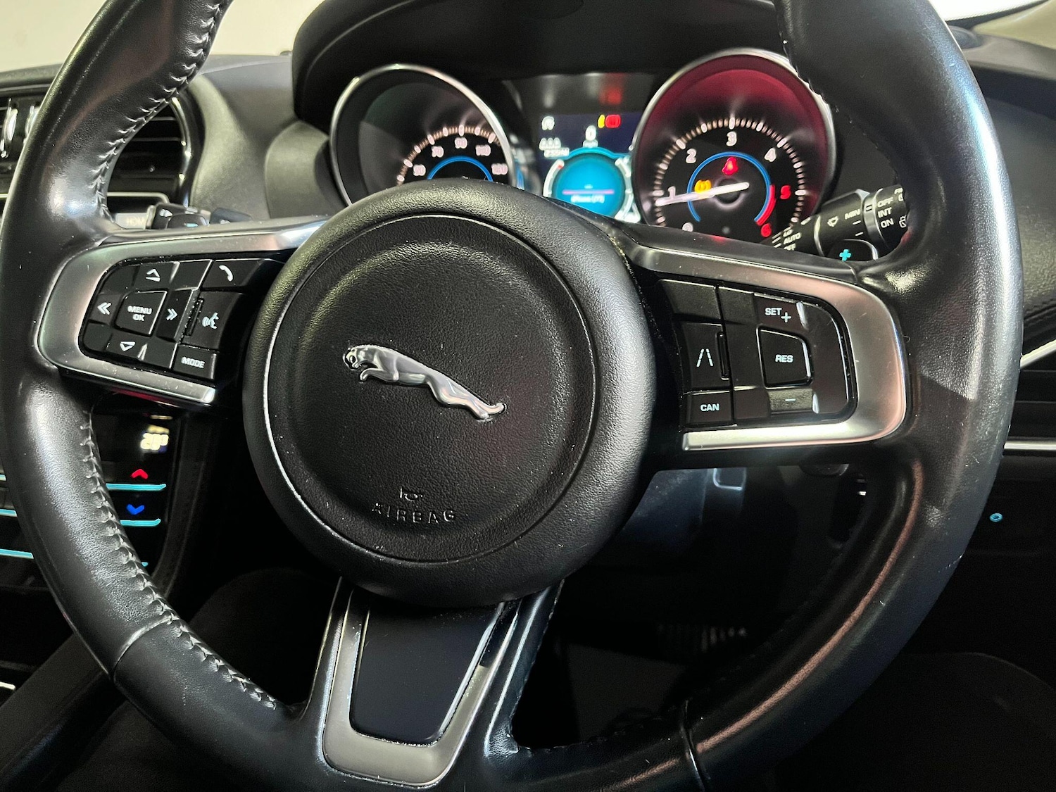 Used Jaguar F-Pace 2019 for sale - 77455725: Photo 36