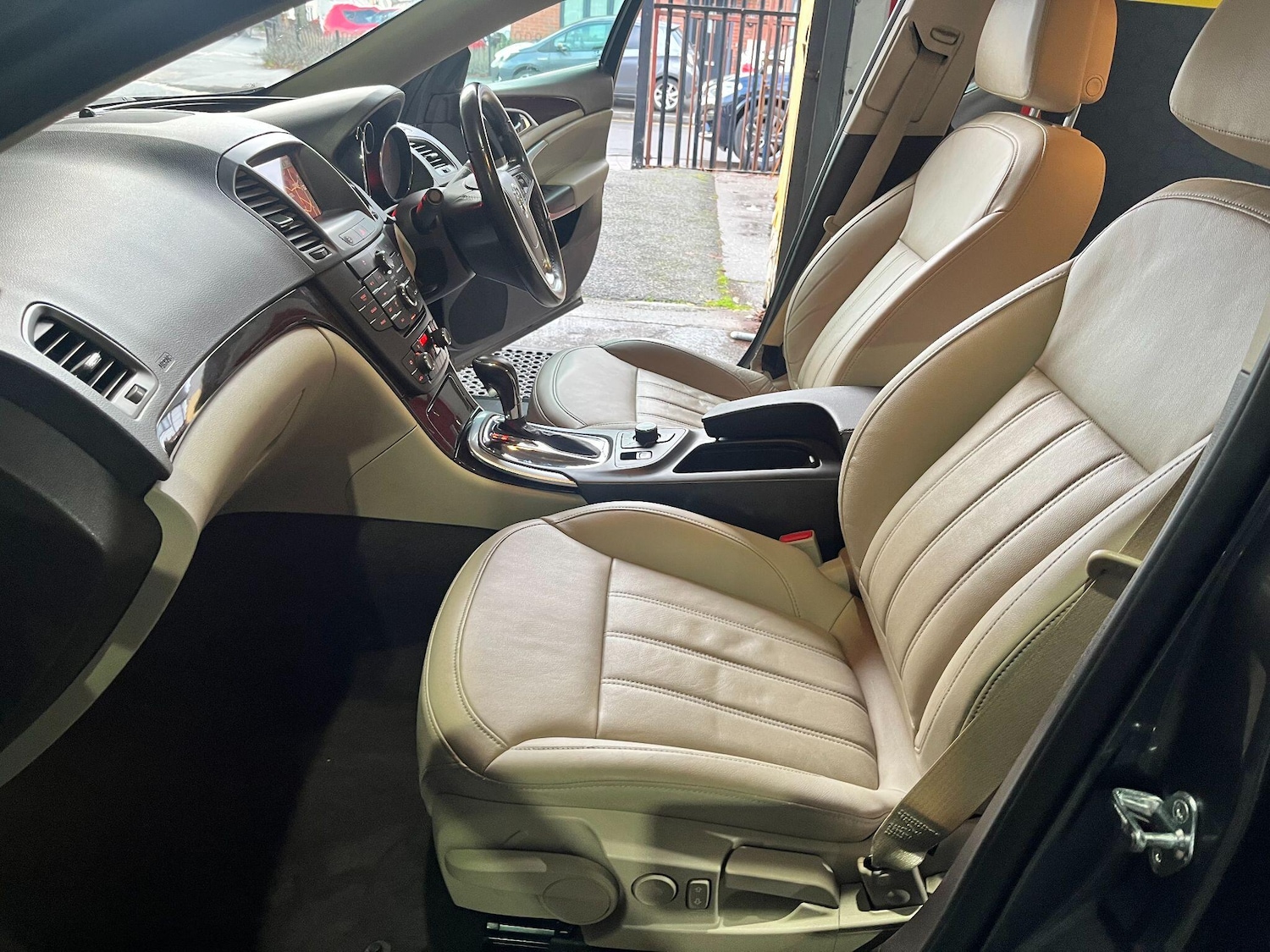 Used Vauxhall Insignia 2011 for sale - 76307002: Photo 28