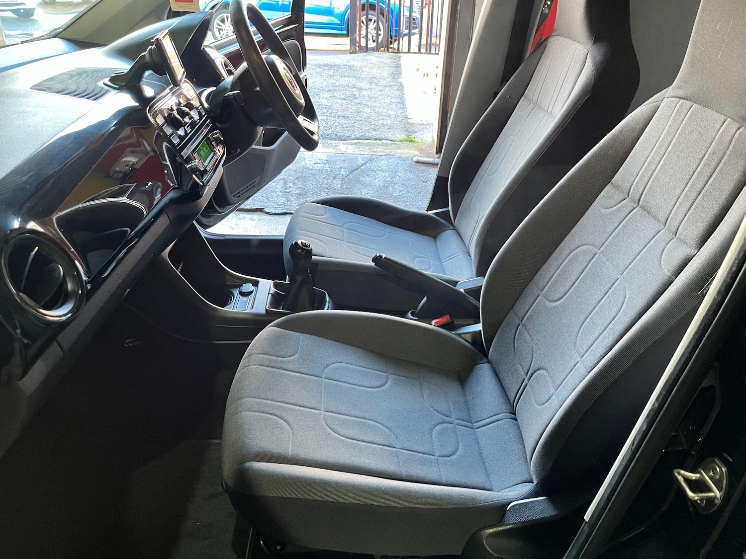 Used Volkswagen up! 2015 for sale - 77523667: Photo 29