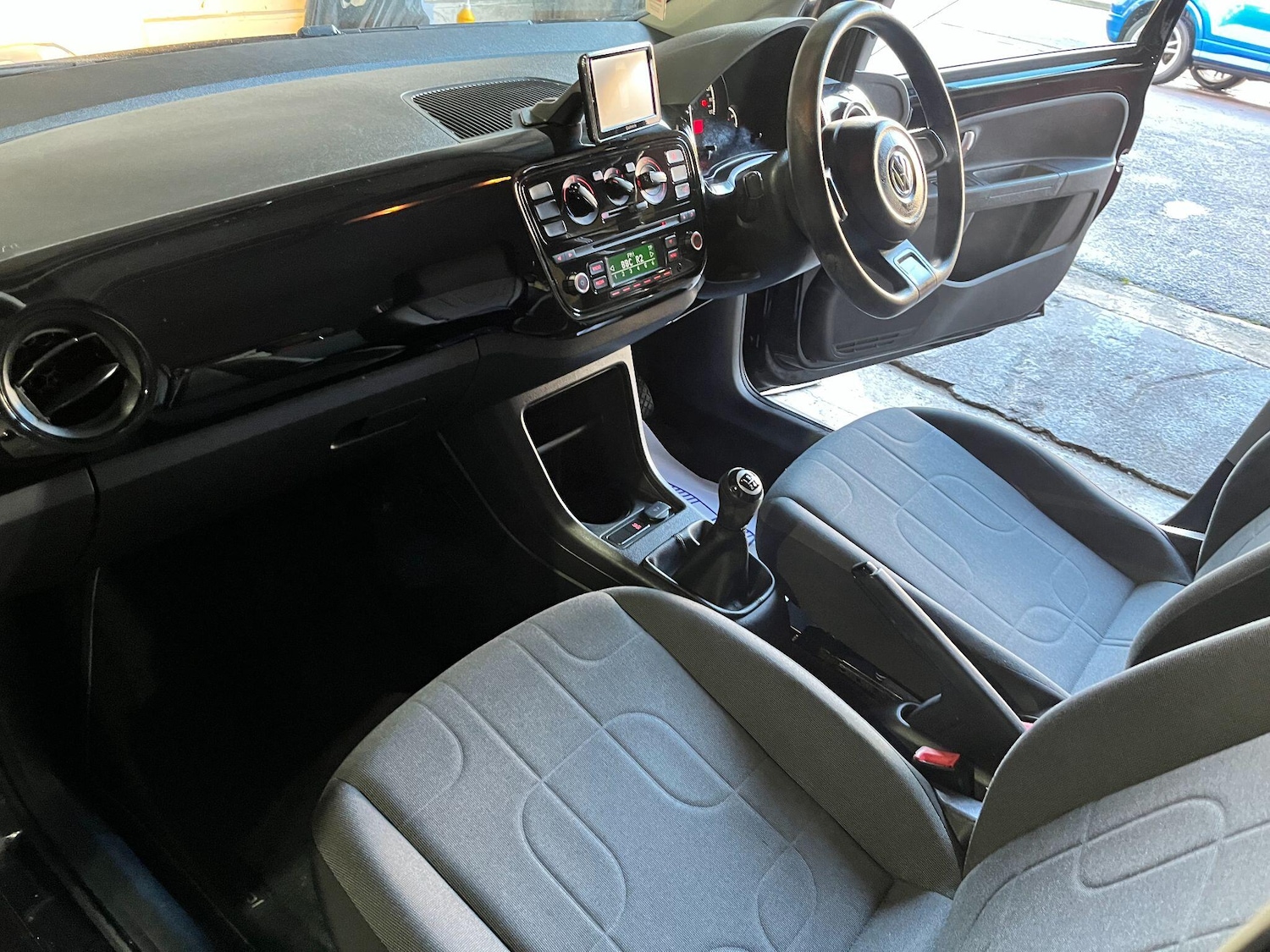 Used Volkswagen up! 2015 for sale - 77523667: Photo 32