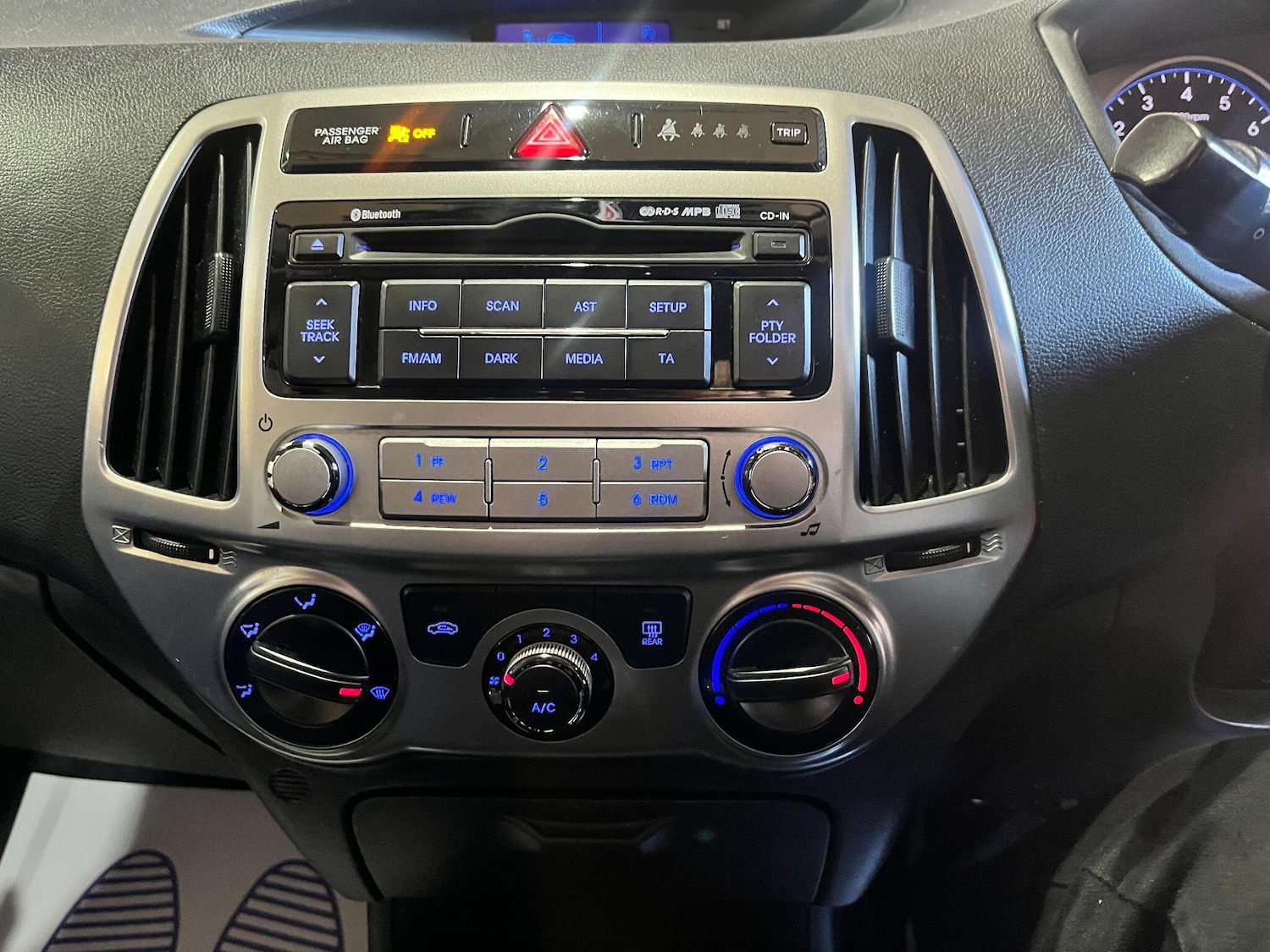 Used Hyundai i20 2014 for sale - 76801711: Photo 22