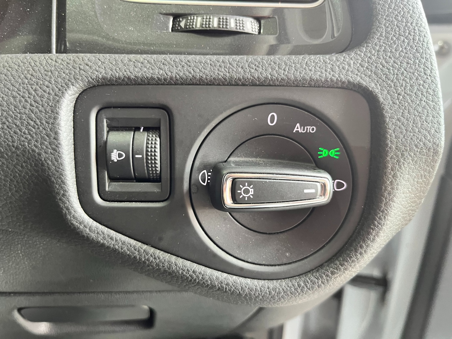 Used Volkswagen Golf 2017 for sale - 77036131: Photo 31