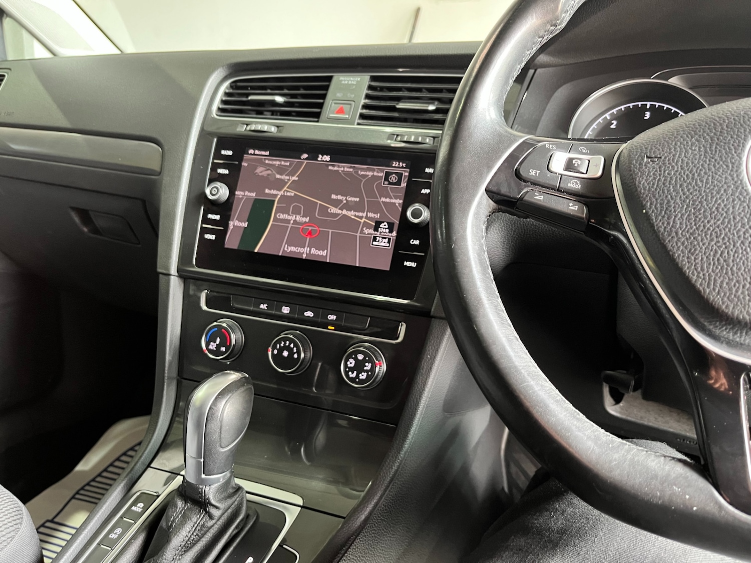 Used Volkswagen Golf 2017 for sale - 77036131: Photo 35