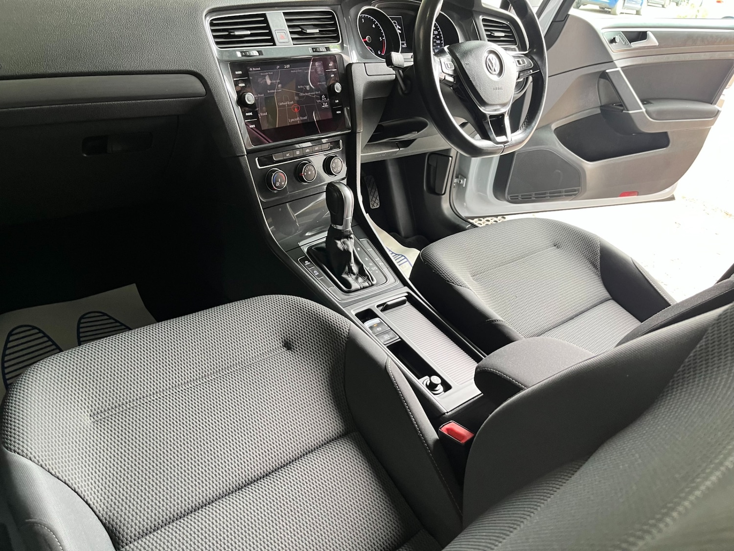 Used Volkswagen Golf 2017 for sale - 77036131: Photo 45