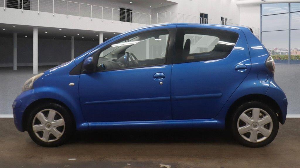 Used Toyota AYGO 2009 for sale - 76592734: Photo 2