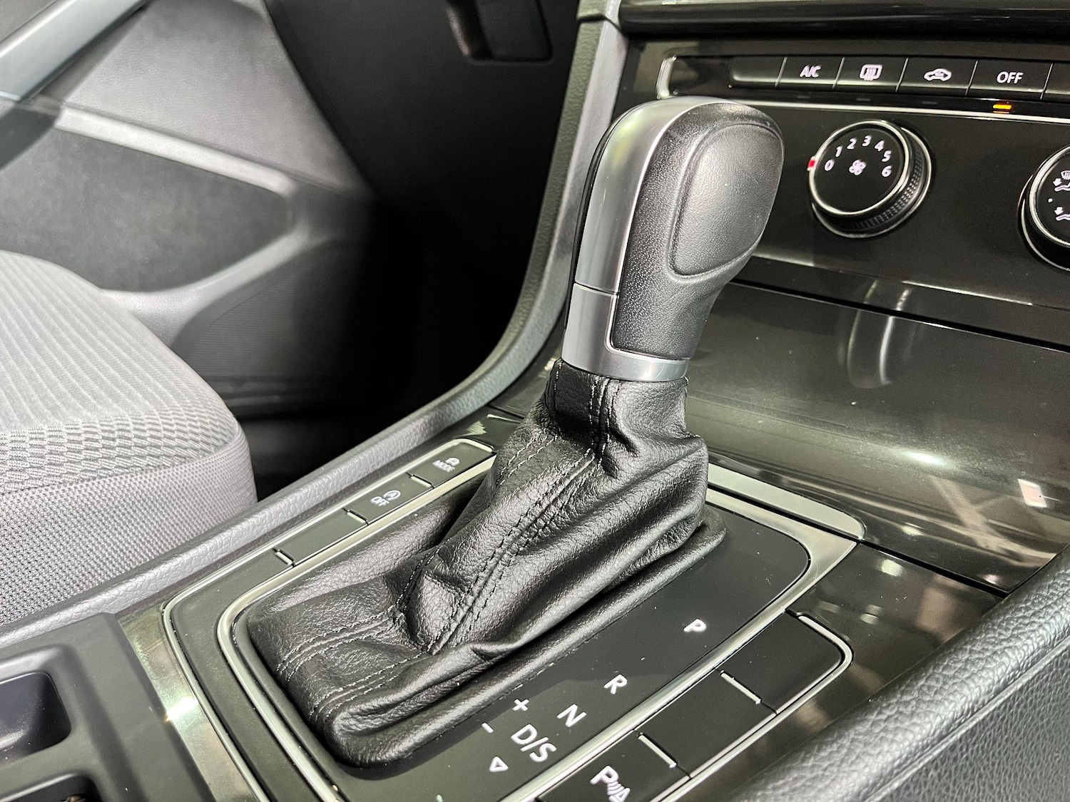 Used Volkswagen Golf 2017 for sale - 76887486: Photo 28