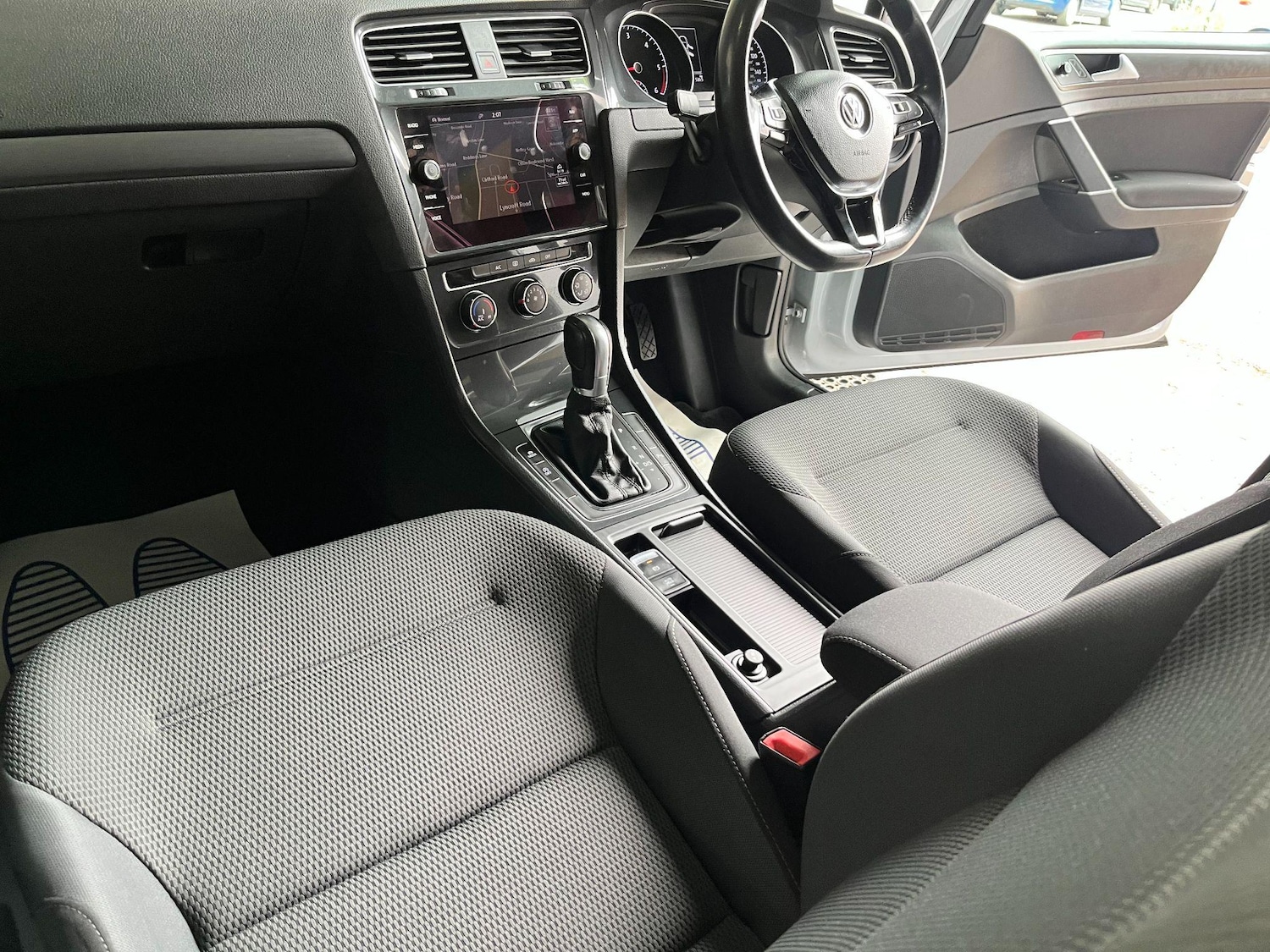 Used Volkswagen Golf 2017 for sale - 76887486: Photo 39