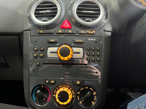 Used Vauxhall Corsa 2011 for sale - 76306500: Photo 23