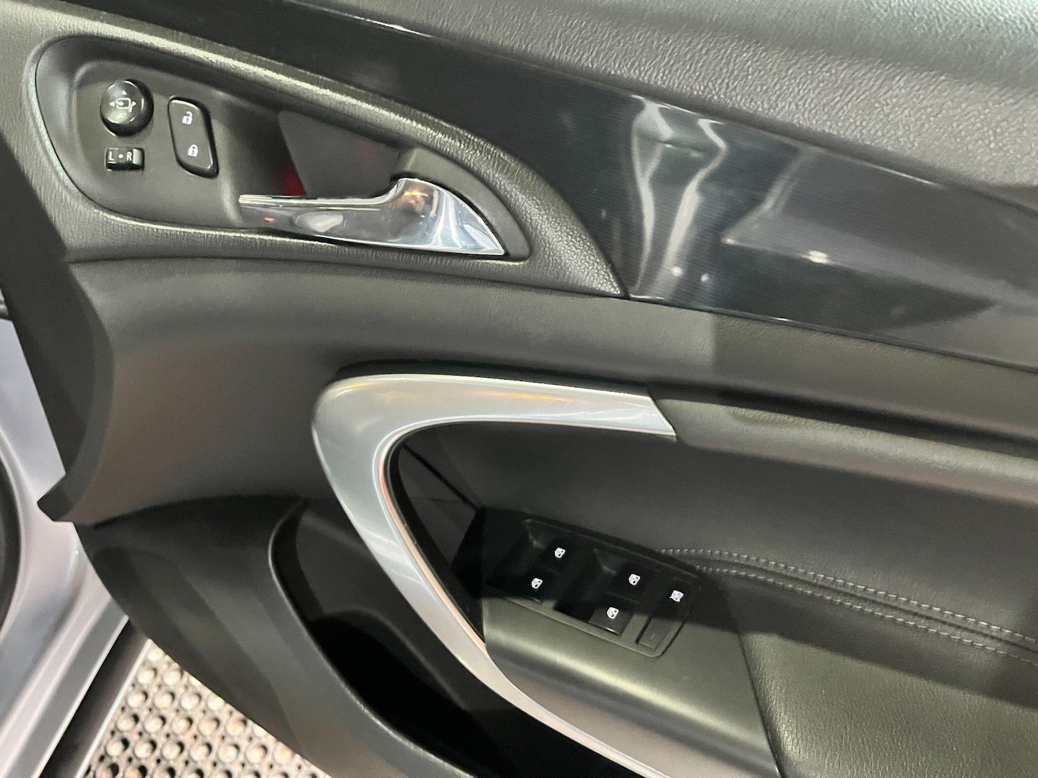 Used Vauxhall Insignia 2013 for sale - 77231672: Photo 32