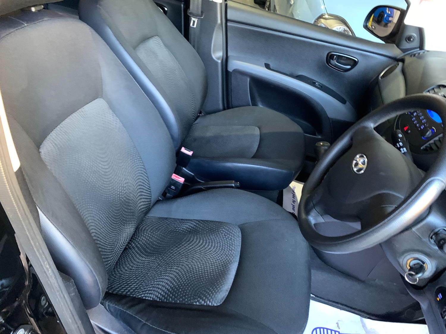 Used Hyundai i10 2011 for sale - 76433160: Photo 21