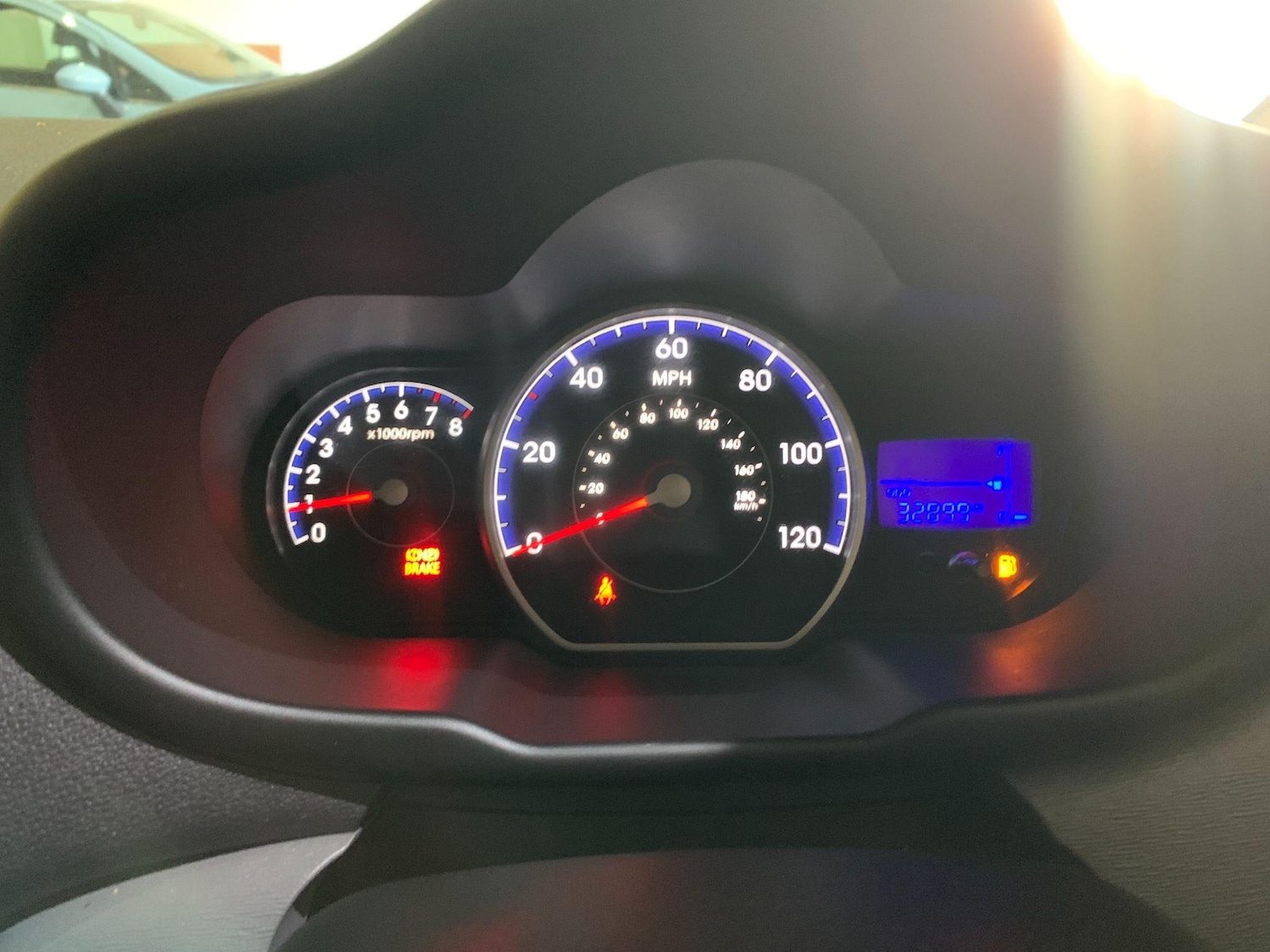 Used Hyundai i10 2011 for sale - 76433160: Photo 24