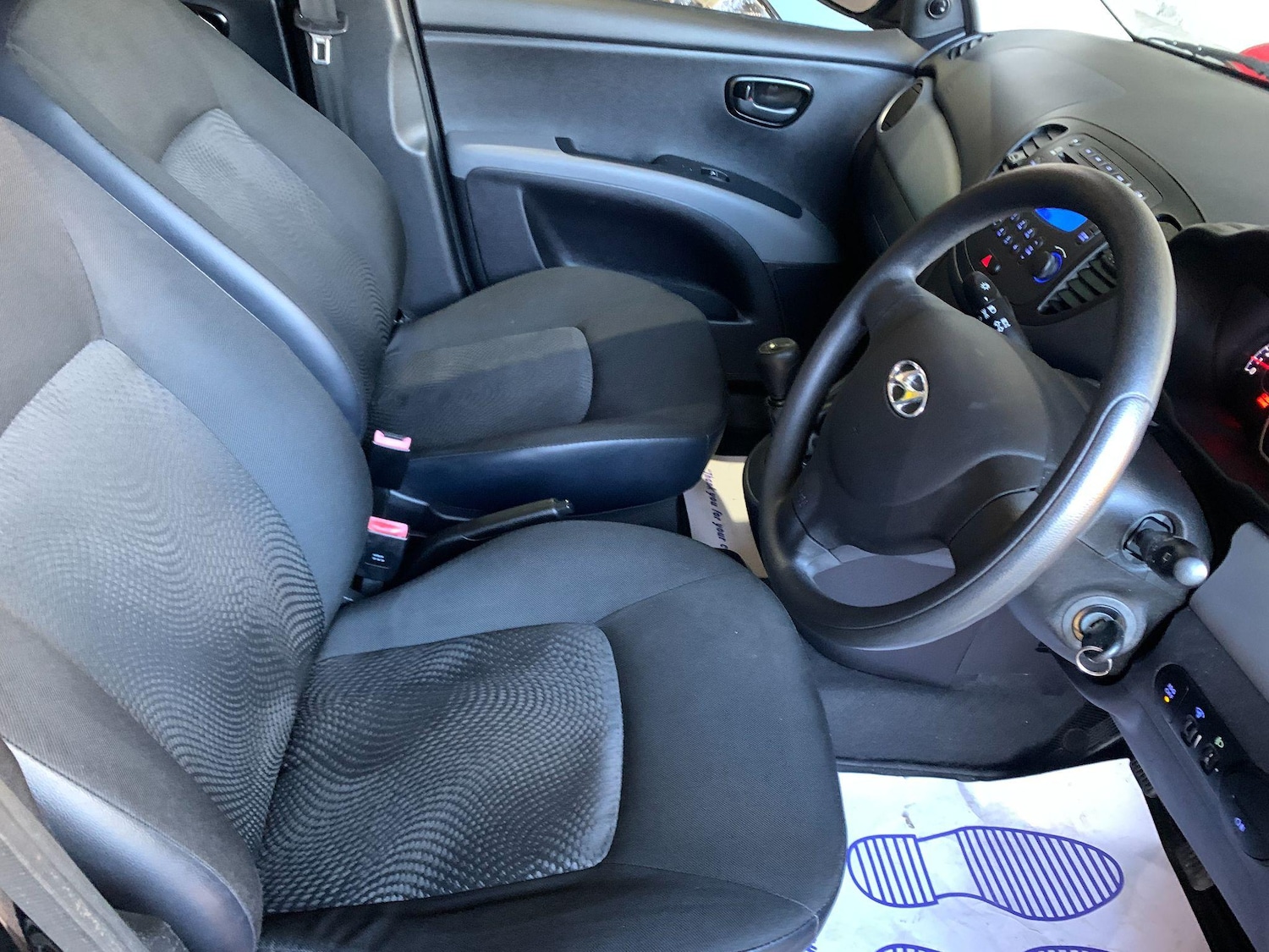 Used Hyundai i10 2011 for sale - 76801397: Photo 19