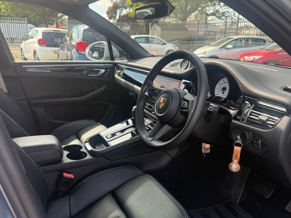 Used Porsche Macan 2024 for sale - 77547025: Photo 5