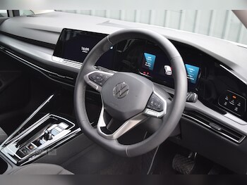 Used Volkswagen Golf 2024 for sale - 75697863: Photo