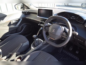 Used Peugeot 2008 2023 for sale - 78128645: Photo