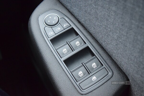 Used Renault Clio 2025 for sale - 77372125: Photo 31