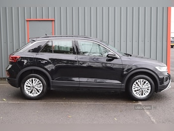 Used Volkswagen T-Roc 2023 for sale - 76201943: Photo 2